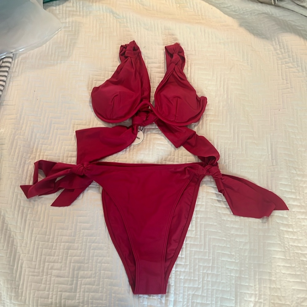 Ruby 2 piece bathing suit. NWT model pics are true color of suit